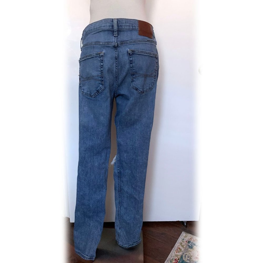 ❤️ Hollister Distressed Jeans - Picture 2 of 5